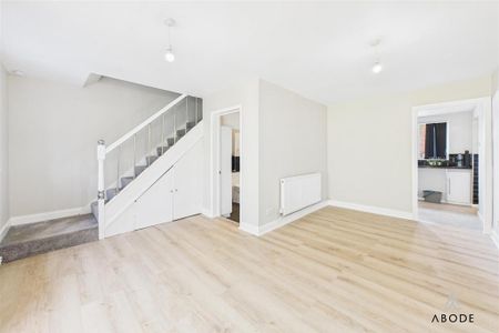 3 bedroom semi-detached house to rent - Photo 2