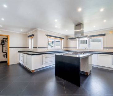 Luxury 6 bedroom Detached House for rent in Cascais, Portugal - Photo 1