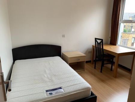 3 Bed Flat, Shorrolds Road, SW6 - Photo 2