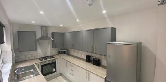 1 bedroom in a house share to rent - Photo 2