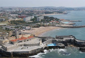 Moradia isolada T4+1 para arrendamento no Alto da Barra em Oeiras