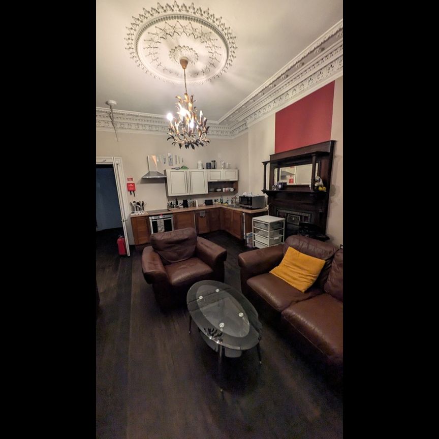 Room in a Shared Flat, Great Western Road, G4 - Photo 1