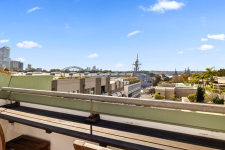 Split Level Apartment With City & Bridge Views - Photo 4