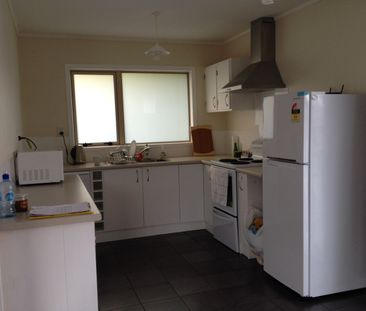 2A Chancellor Way, Crofton Downs - Photo 6