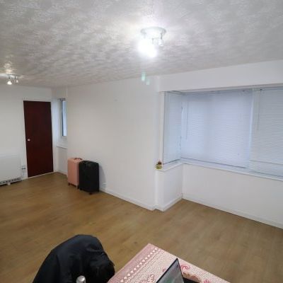 Cameron Close - Brentwood, Property for rent - Photo 1