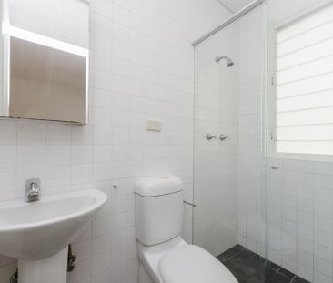 Unfurnished & Updated Studio Apartment - Photo 3