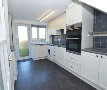 3 bedroom detached house to rent - Photo 4