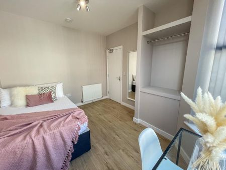 6 bedroom terraced house to rent - Photo 5