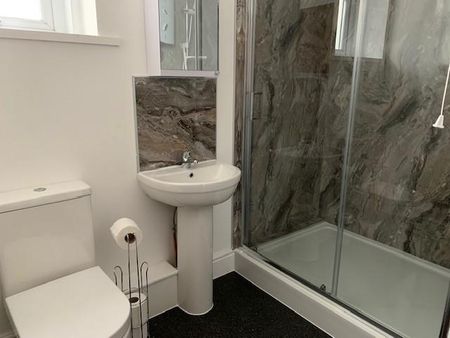 2 bedroom flat to rent - Photo 3