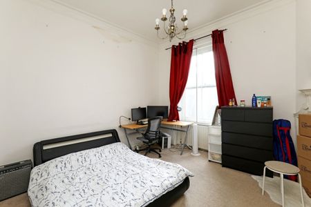 4 bedroom apartment to rent - Photo 4