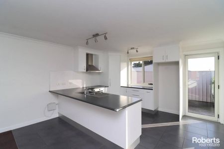 NEAT & TIDY UNIT IN NEWNHAM - Photo 2
