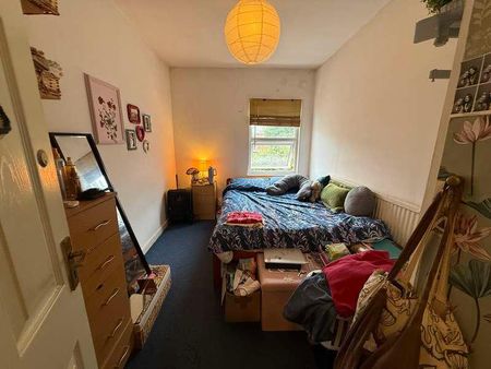 Milton Road, SO15 - Photo 2