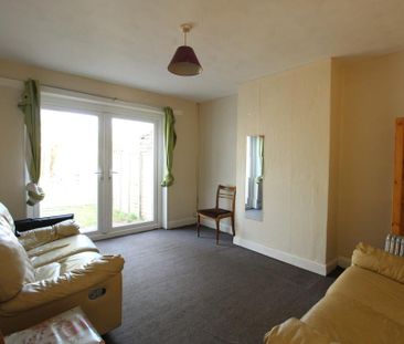 4 bedroom semi-detached house to rent - Photo 1