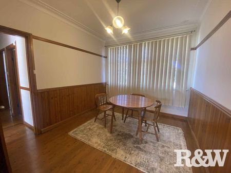 IMMACULATELY PRESENTED HOME IN FANTASIC LOCATION - Photo 5