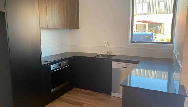 Located in the heart of Mt Wellington! - Photo 1