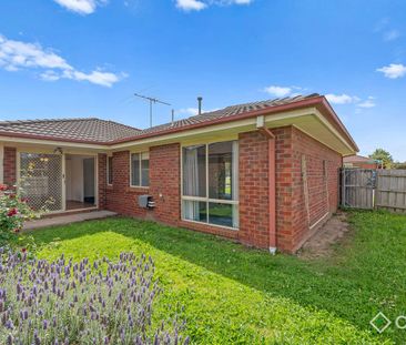 Spacious Sunny 3 Bedroom Home in Prime Cranbourne East Location - Photo 6