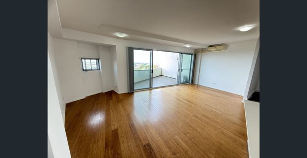 Split level two bedrooms plus study room apartment for rent - Photo 1