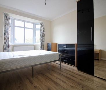 Kingsley Avenue, Southall - Photo 1