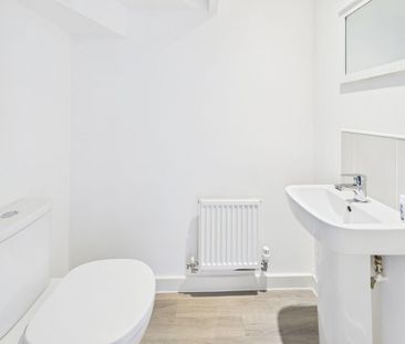 2 bedroom semi-detached house to rent - Photo 4