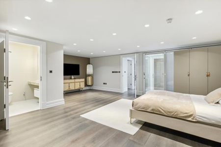 5 bedroom mews to rent - Photo 3