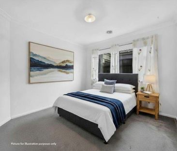 Contemporary Family Home with Three Bedrooms & Two Bathrooms - Photo 4