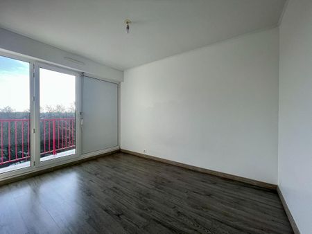 Location Appartement 4 pièces 77m² QUIMPER 29000 - Photo 5