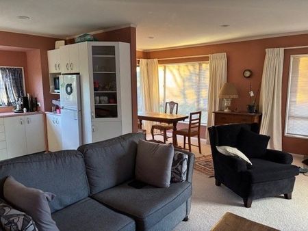 Spacious 1 bedroom Unit on Harvey Street - Photo 2