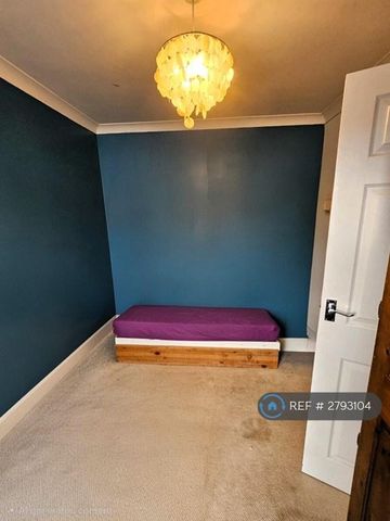 4 bedroom terraced house to rent - Photo 3