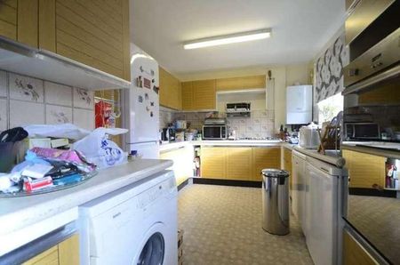 Greencourt Avenue, Edgware, HA8 - Photo 2