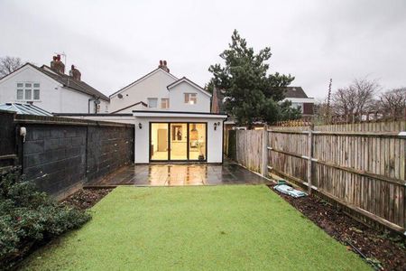3 bedroom semi-detached house to rent - Photo 3