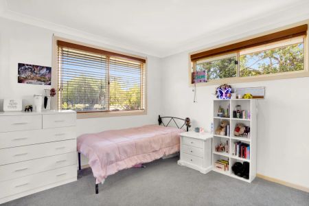 Riverside Living with Lift Access & Stunning Water Views – Fully Appointed Family Home - Photo 4