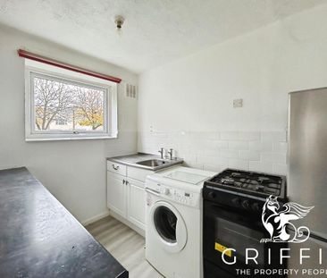 Braybrooke, Basildon, SS14 - Photo 2