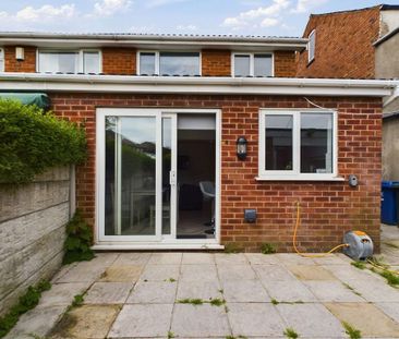 3 bedroom semi-detached house to rent - Photo 1