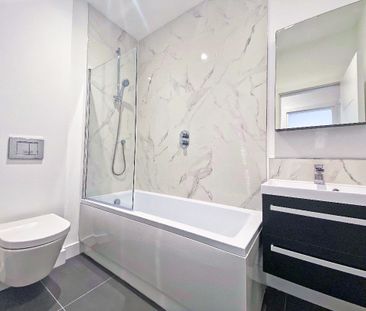 Redfields Lane, Church Crookham, Fleet, Hampshire, GU52 - Photo 4