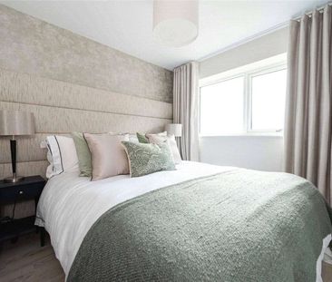 A ground floor, 2 bedroom apartment in a gated community with parking. - Photo 5