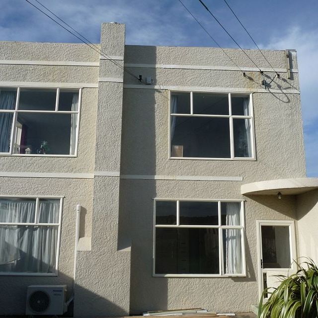 Sunny, spacious and peaceful in St Kilda - Photo 1