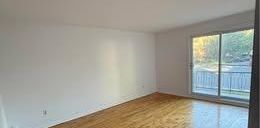 41/2 a Laval dispo Maintenant internet 1 stationnements, Thermopompe chaud et froid Locker privé inclus - Photo 2