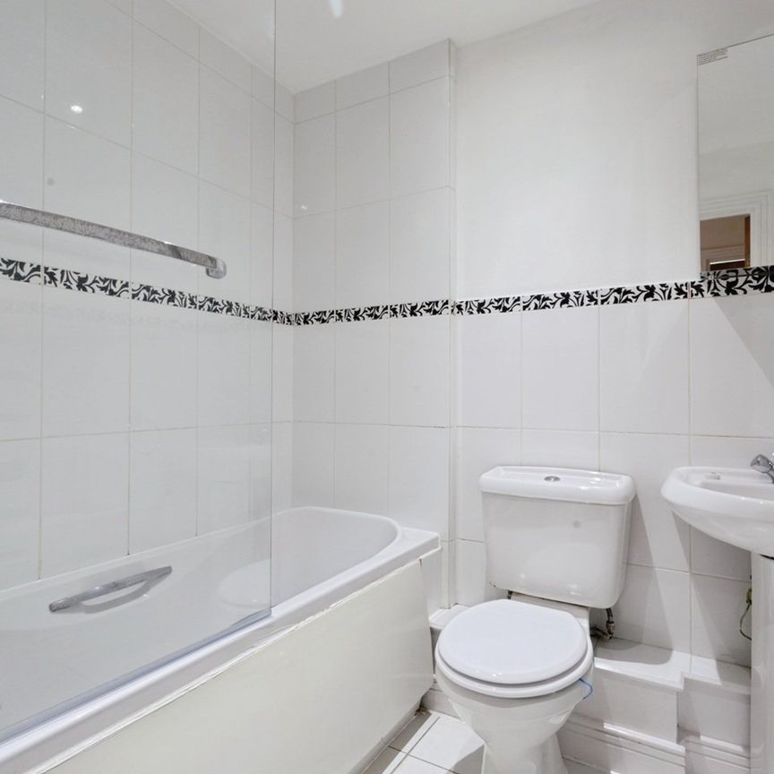 2 Bed Flat, Windmill Lane, E15 - Photo 1