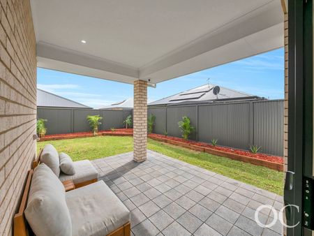 Open the Door to Coastal Comfort - Photo 4