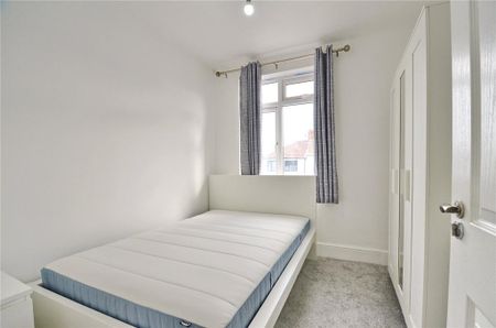 6 bedroom semi-detached house to rent - Photo 2