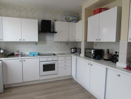 1 bedroom in a house share to rent - Photo 3