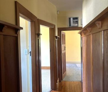 Five bedrooms, large living space with 3 heat pumps. Student property - Photo 4