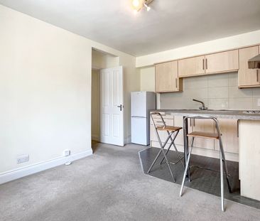 1 Bedroom - Photo 3