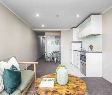 Chic 2BR Central Apt w/ Amenities - Photo 1