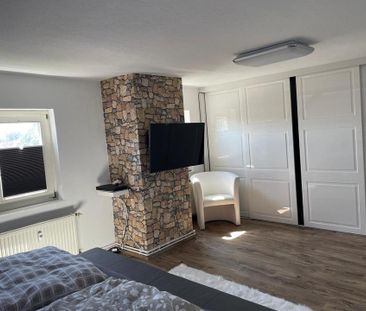 Gemütliche 2,5-Zimmer-Dachgeschosswohnung mit Balkon und Stellpla - Foto 1