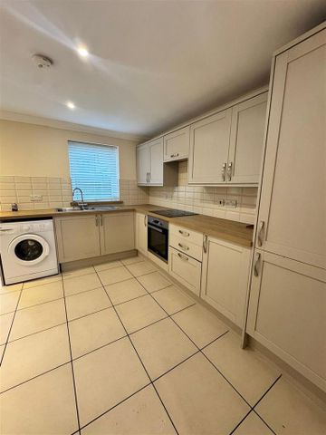 3 bedroom semi-detached house to rent - Photo 4