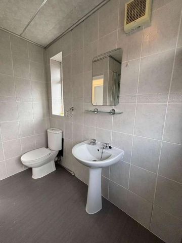 Oldfield Road, Prestwich, M25 - Photo 4