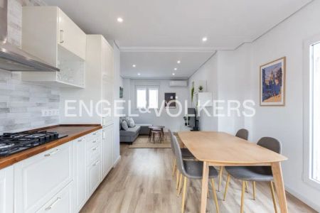 Alquiler de piso en Calle dels Centelles - Photo 2