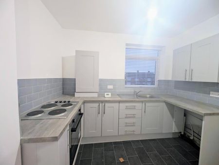 2 bedroom flat to rent - Photo 3