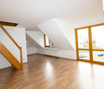 Gemütliche 4-Raum-Wohnung im Dachgeschoss im schönen Wohngebiet von... - Photo 1